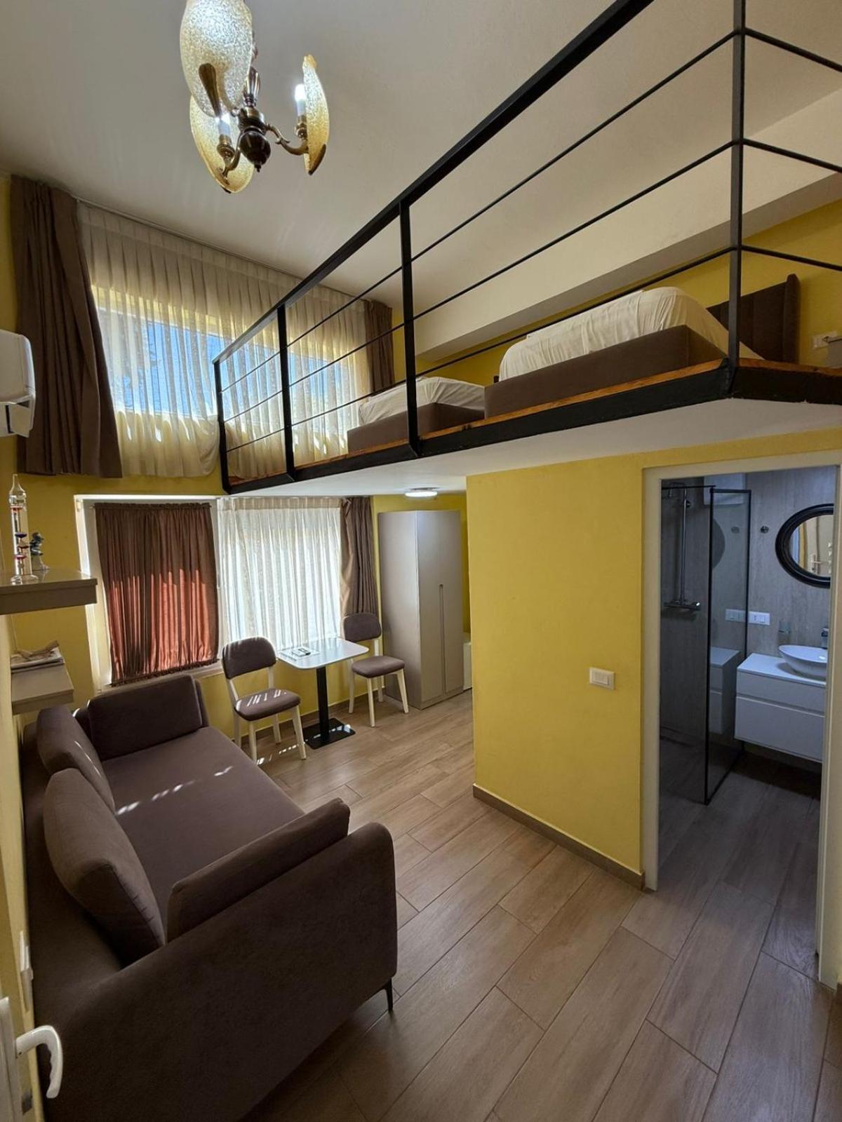 Auto Tana Couette-café Tirana